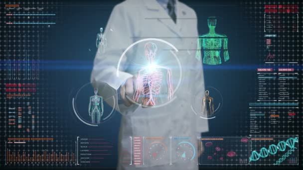 Arzt Berührt Digitalen Bildschirm Weiblichen Körper Scannt Blutgefäße Lymphsystem Kreislauf — Stockvideo