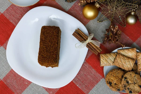 Ramazan şerbetçisi kiralama 03 Ekşi Kremalı Yapımı Ballı Kek Zencefilli Ekmekle Süslenmiş Kırsal Stil