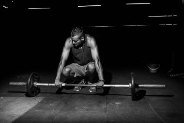 Jimnastik koşu sonra germe. Güzel bir adam ve vücut.