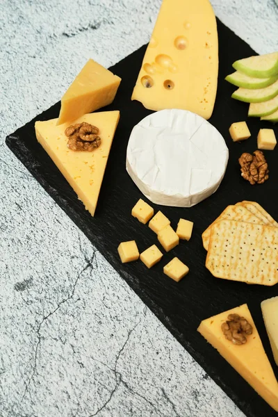 Pieces Cheese Dark Background Cheeseboard Sliced Apple Nuts Board — Stock Photo, Image