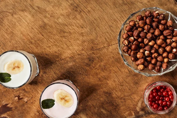 Йогурт Орехами Деревянном Фоне Вид Сверху Летняя Еда — стоковое фото