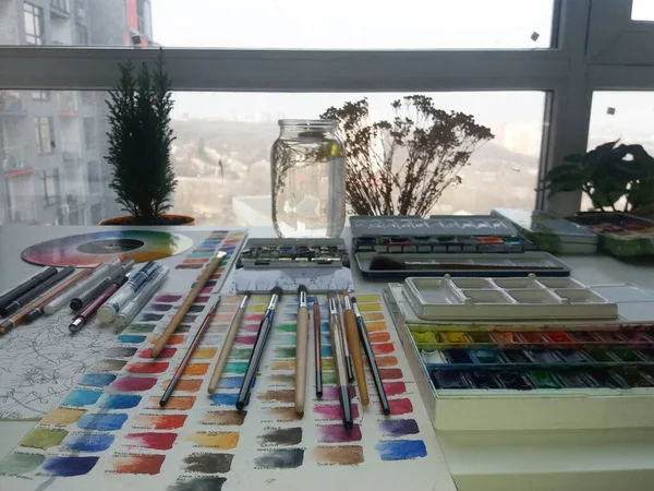 Atelier Art Procédé Dessin Peintures Matériaux Art Fleurs Aquarelle Crayons — Photo