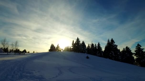 Wolken Zonsondergang Boven Klein Dorp Een Koude Winterdag Enkele Paden — Stockvideo
