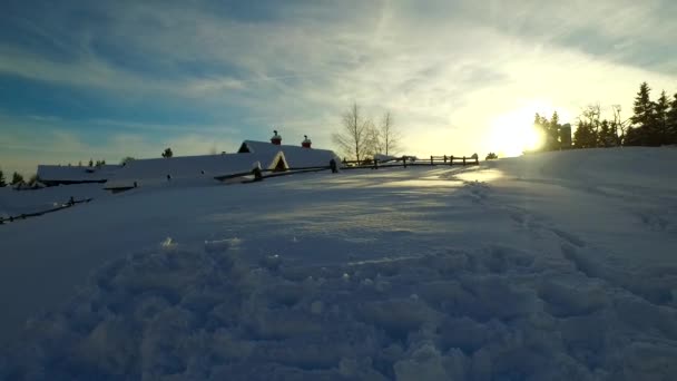 Nori Apus Soare Deasupra Satului Mic Într Rece Iarnă Câteva — Videoclip de stoc