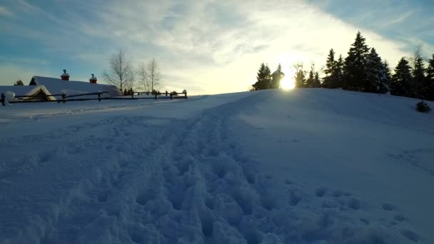 Nuvens Pôr Sol Sobre Pequena Aldeia Dia Frio Inverno Algumas — Vídeo de Stock