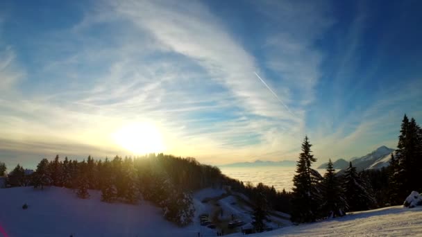 Nuvens Pôr Sol Sobre Pequena Aldeia Dia Frio Inverno Algumas — Vídeo de Stock