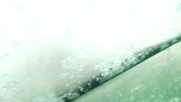 Şiddetli Kar Fırtınası Islak Kar Fırtınası Bir Arabanın Içinden Gözlemlemek — Stok video