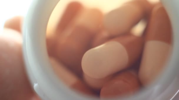 Pillen Een Fles Macro Clip Medisch Personeel Drugs Medicijnen Misbruik — Stockvideo