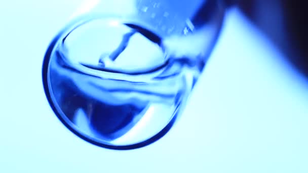 Experimenting Manipulating Clear Medical Liquid Transparent Glass Vial — 图库视频影像