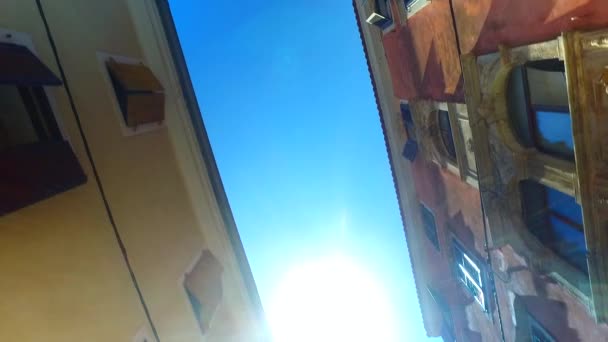 Vista Della Strada Con Vecchi Edifici Gialli — Video Stock