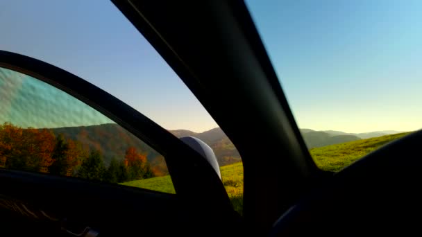 Observing Beautiful Autumn Forests Green Pastures Car Doors — Vídeos de Stock