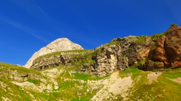 Όμορφη Μέρα Επικίνδυνα Βουνά Μονοπάτι Δρόμος Φύση — Αρχείο Βίντεο