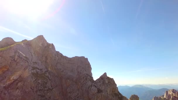 Gunung Berbahaya Hari Musim Panas Ideal Untuk Mendaki Mendaki Mengemudi — Stok Video