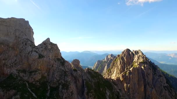 Опасные Горы Летний День Идеально Подходит Скалолазания Походов Вождения — стоковое видео