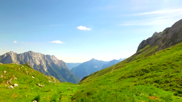 Montañas Peligrosas Día Verano Ideal Para Escalada Senderismo Conducción — Vídeos de Stock