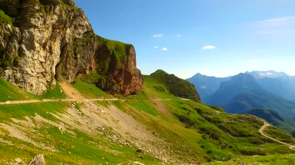 Montañas Peligrosas Día Verano Ideal Para Escalada Senderismo Conducción — Vídeo de stock