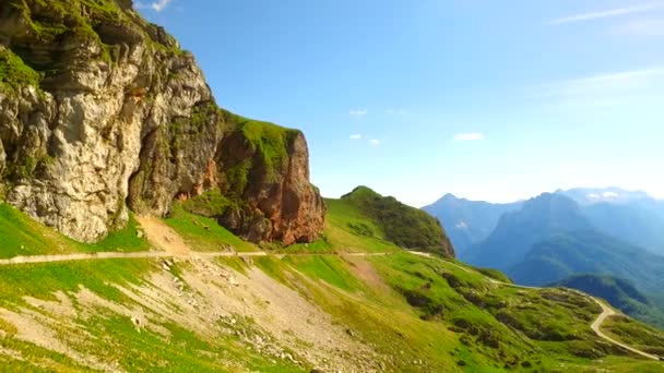 Montañas Peligrosas Día Verano Ideal Para Escalada Senderismo Conducción — Vídeos de Stock