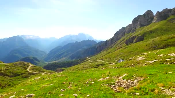 Gefährliche Berge Sommertag Ideal Zum Klettern Wandern Autofahren — Stockvideo