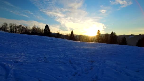 Día Frío Invierno Bosque Montañas Sombras Siluetas Día Termina — Vídeo de stock