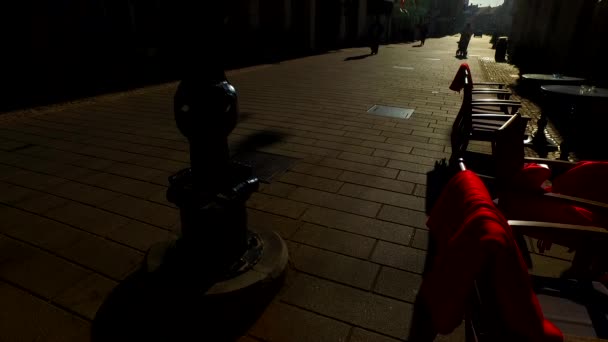 Siluetas Sombras Personas Pueblo Día Soleado Invierno — Vídeo de stock