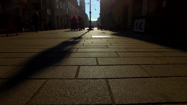 Silhouettes Shadows People Town Sunny Winter Day — Vídeo de Stock