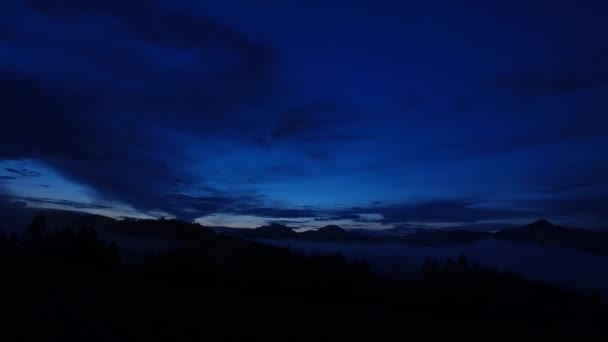 Закат Яркие Цвета Туман Туман Далекие Горы Мир Природе Великолепное — стоковое видео