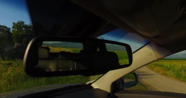 Donker Een Auto Niemand Naar Binnen Ontvoerd Verloren Alleen Observeren — Stockvideo