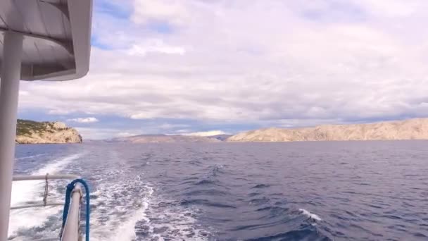 Deniz Yüzeyindeki Izleri Gözlemliyorum — Stok video