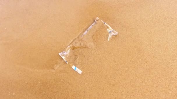 Piece Garbage Sand Beach — ストック動画
