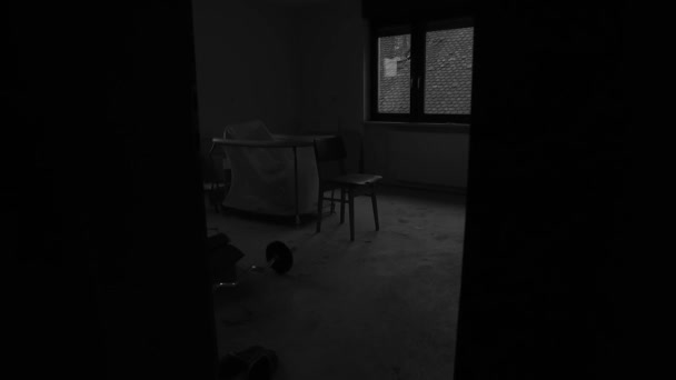 Σκοτεινό Και Εγκαταλελειμμένο Δωμάτιο — Αρχείο Βίντεο