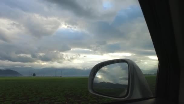 Observando Día Oscuro Tormentoso Nublado Desde Coche — Vídeo de stock