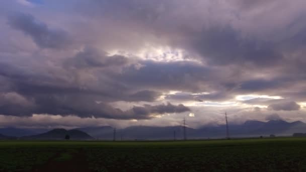 Donkere Stormachtige Bewolkte Dag Observeren Vanuit Een Auto — Stockvideo