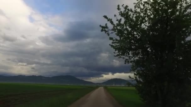 Observando Día Oscuro Tormentoso Nublado Desde Coche — Vídeos de Stock