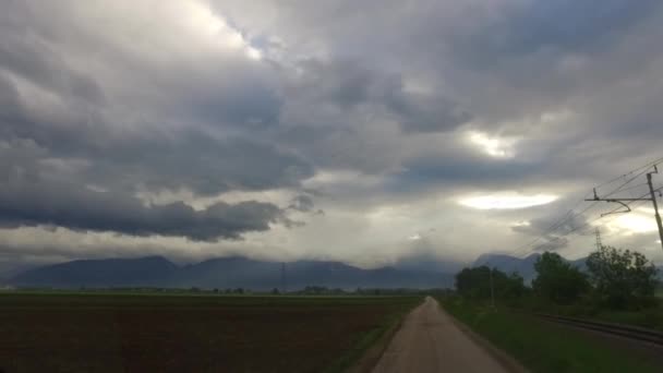 Observando Día Oscuro Tormentoso Nublado Desde Coche — Vídeos de Stock