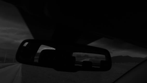 从车里观察雨天的性质 阴郁的天气 — 图库视频影像