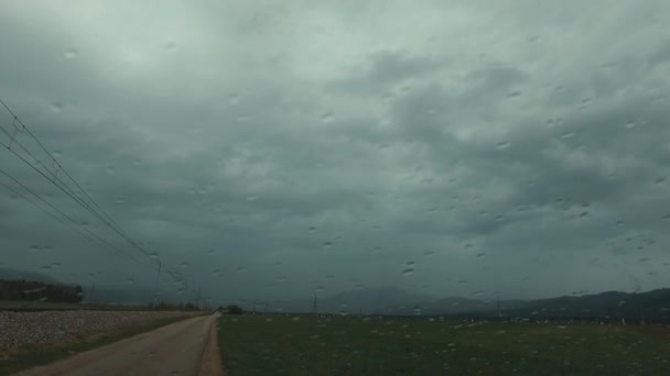 Observando Naturaleza Lluviosa Desde Auto Clima Deprimido Lluvia Frío — Vídeos de Stock