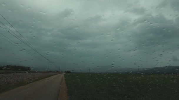 Observando Naturaleza Lluviosa Desde Auto Clima Deprimido Lluvia Frío — Vídeo de stock