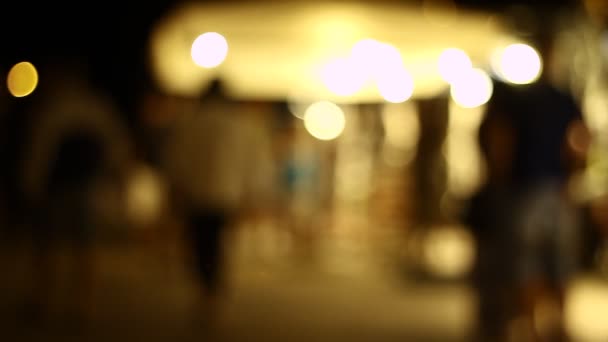 Sombras Silhuetas Pessoas Frente Lojas Noite Luz Traseira Forte Das — Vídeo de Stock