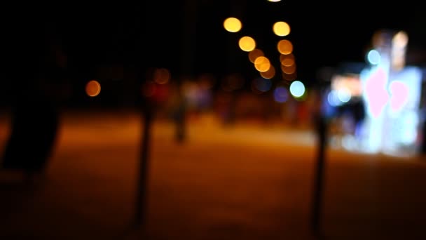 Schaduwen Silhouetten Van Mensen Voor Winkels Nachts Sterk Achtergrondlicht Uit — Stockvideo