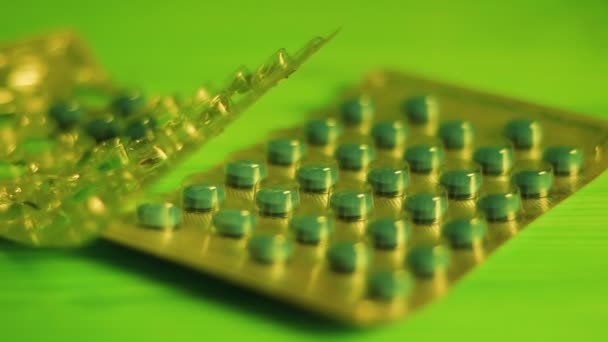 Τυλίξτε Χάπια Ένα Κλειστό Ράφι Κλιπ Φάρμακα Φαρμακείο Ναρκωτικά Κατάχρηση — Αρχείο Βίντεο