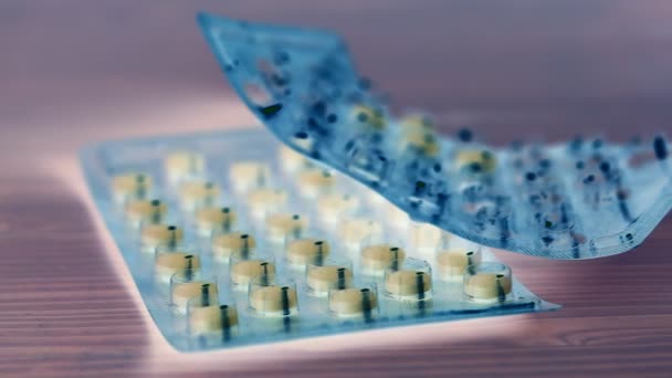 Avvolgimento Pillole Una Mensola Vicino Clip Medicina Farmacia Droga Abuso — Video Stock