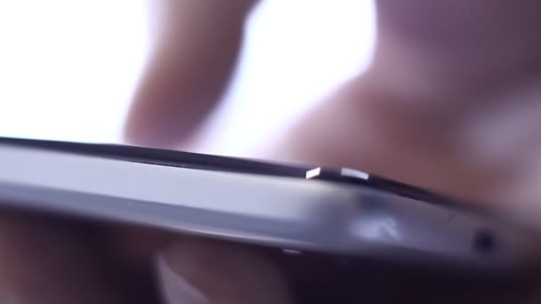 Feche Uso Telefone Celular Deslizando Sua Tela Macro — Vídeo de Stock