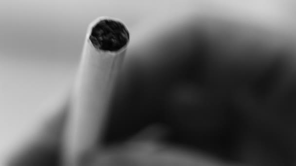 Makro Einer Zigarette Einer Plam Hand — Stockvideo