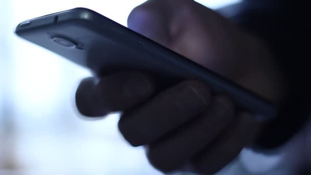 Werkt Met Mobiele Telefoon Hand Gebruikt Het Voor Tekst Sms — Stockvideo