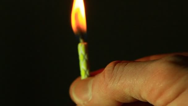 生日蜡烛极致近 极致宏观 黑暗背景 — 图库视频影像