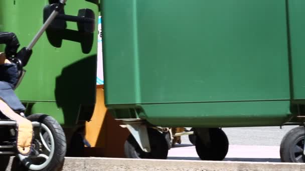Old Children Stroller Ready Dispose Trash Trash Boxes — Stockvideo
