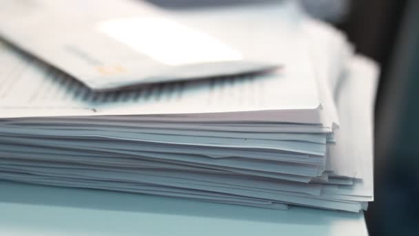 Des Piles Documents Dans Bureau Mess Beaucoup Travail Inachevé — Video