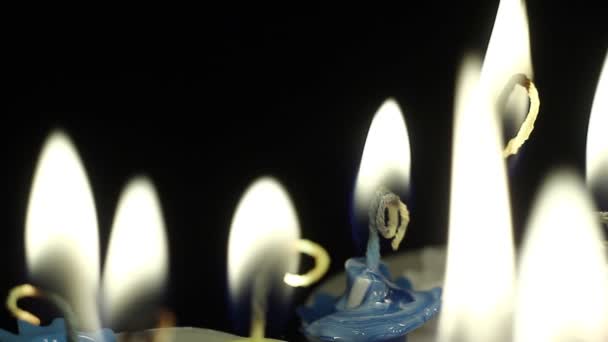 Candele Vivide Lentamente Brucianti Colori Vividi Fiamma Viva Vicino Compleanno — Video Stock