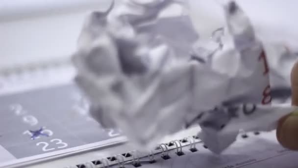 Crumpling Papel Calendário Raiva Envelhecimento Passado Tempo Data — Vídeo de Stock