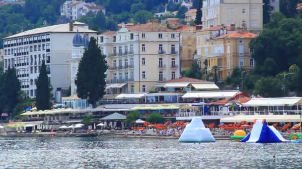 Gyönyörű Régi Észak Horvát Város Isztriában Gyönyörű Szállodákkal Mint Régi — Stock videók